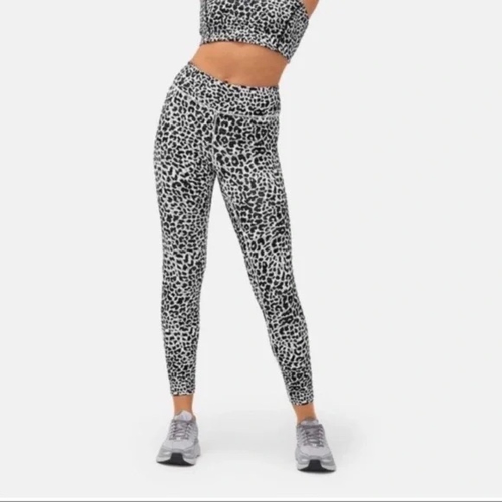 Outdoor Voices TechSweat Flex 7/8 Leopard Print Leggings Size M Medium